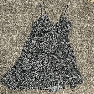 Black and white floral flowy boutique dress!